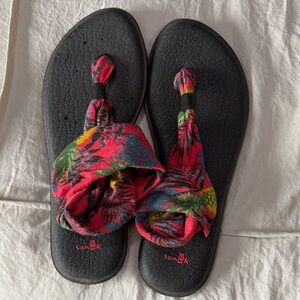 Sanuk Women's Black Sandals with Red Tropical Fabric Straps